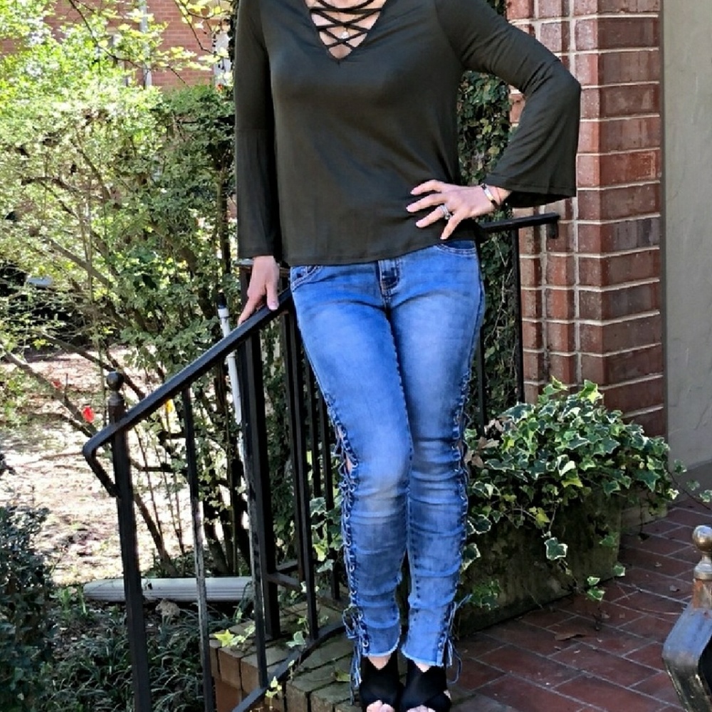 Tie up the side, stretchy jeans•NWT- only 1 left of sizes 2, 4, & 6 - Picture 3 of 16